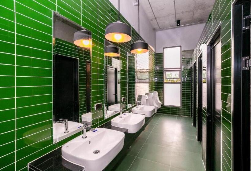 سرير فى غرفة مشتركه, Chainam Charmchuree Residences Cafe And Spa