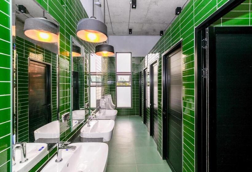 Кровать в Общей Комнате, Chainam Charmchuree Residences Cafe And Spa