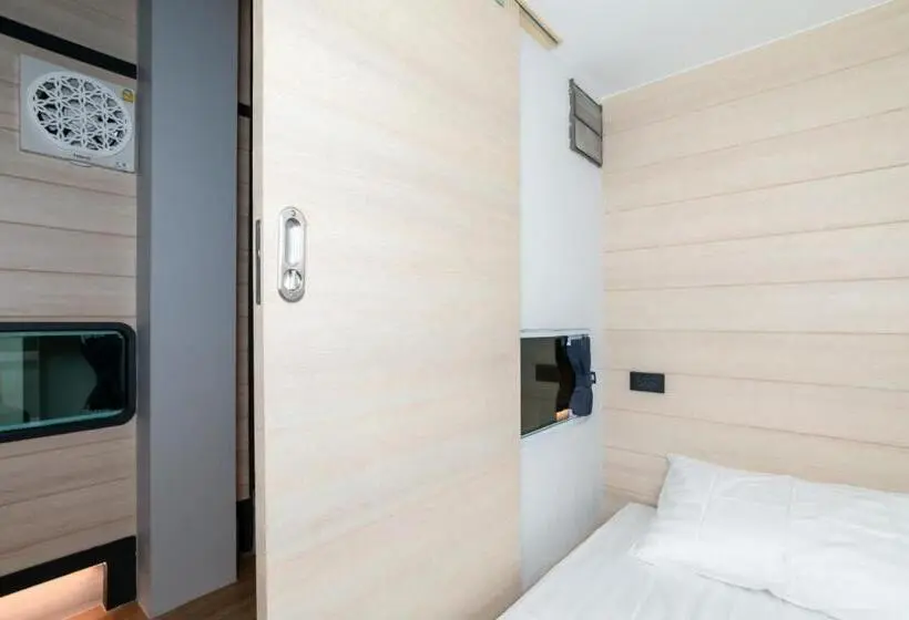 ルームシェアのワンベッド, Chainam Charmchuree Residences Cafe And Spa