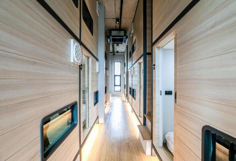 سرير فى غرفة مشتركه, Chainam Charmchuree Residences Cafe And Spa