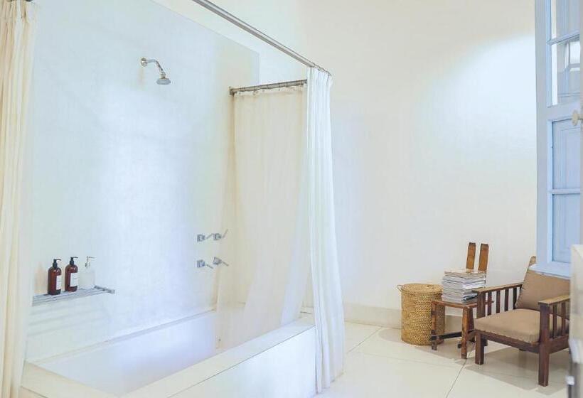 جناح مطلّ علي الحديقة, Enlace Casa De Huespedes