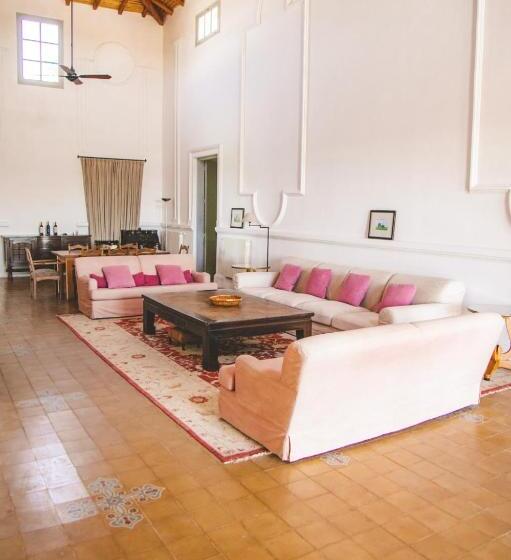 جناح مطلّ علي الحديقة, Enlace Casa De Huespedes