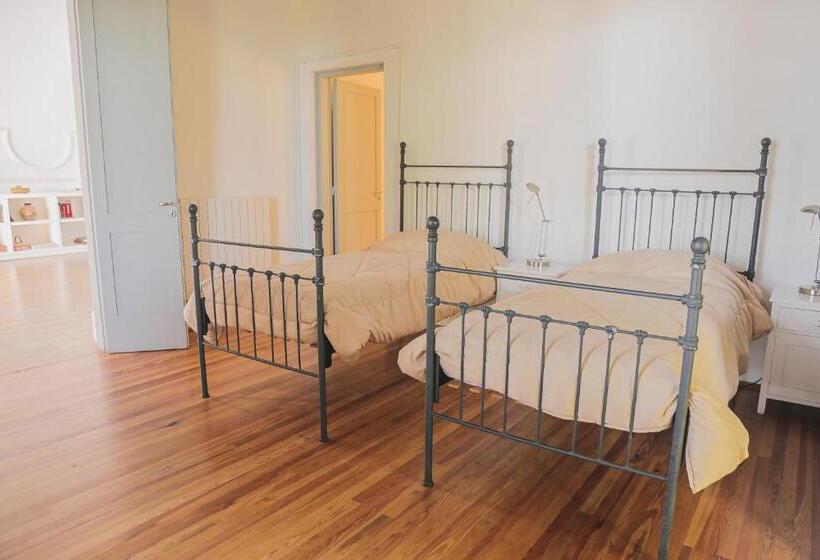 جناح مطلّ علي الحديقة, Enlace Casa De Huespedes