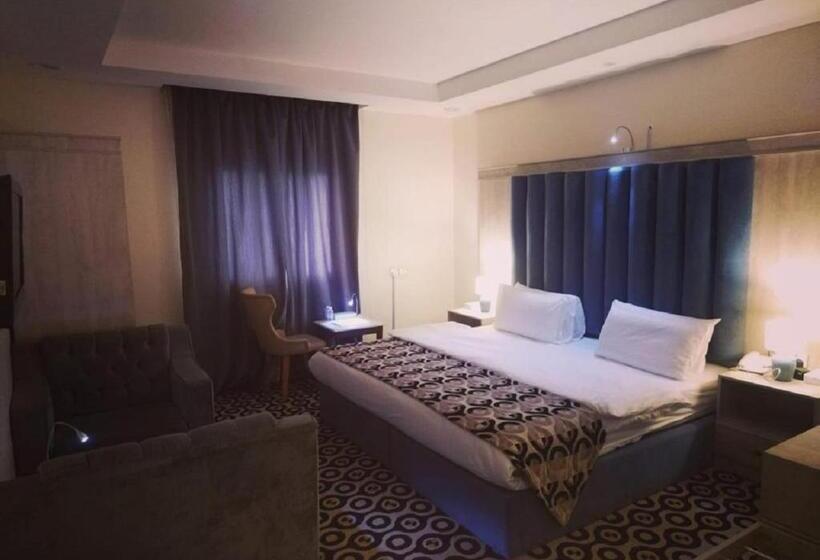 Standard Studio, Snow Cloud