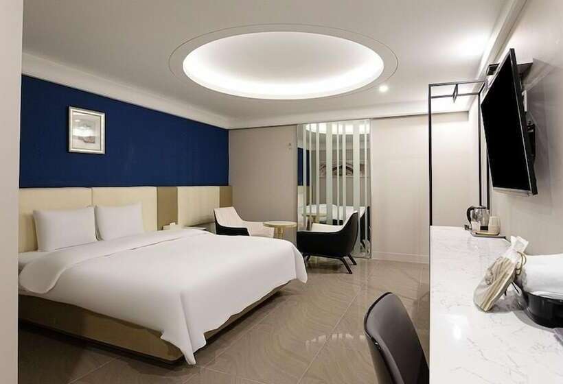 高级大房间, The One