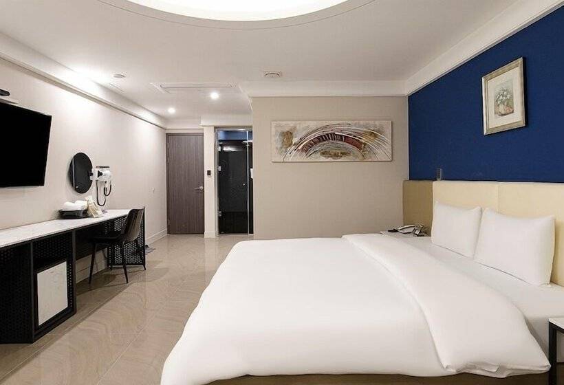 高级大房间, The One