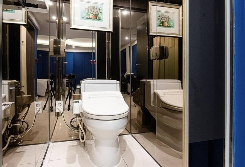 豪华房间, The One