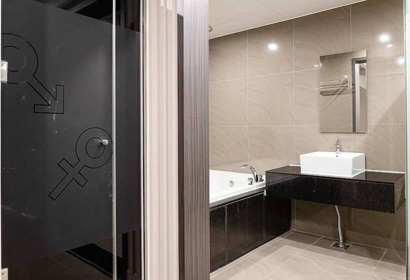 高级大房间, The One