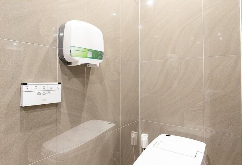 高级大房间, The One