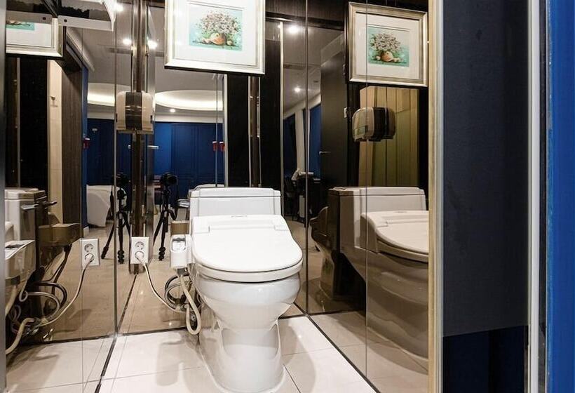 豪华房间, The One