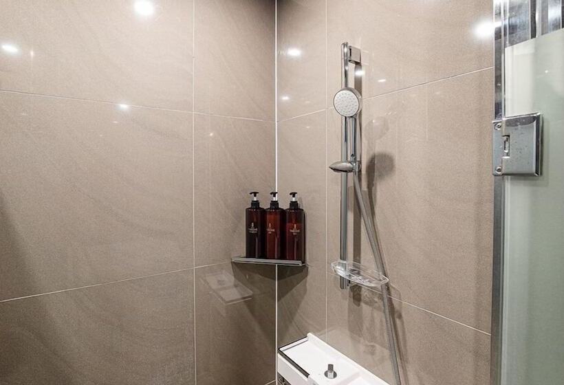 豪华房间, The One