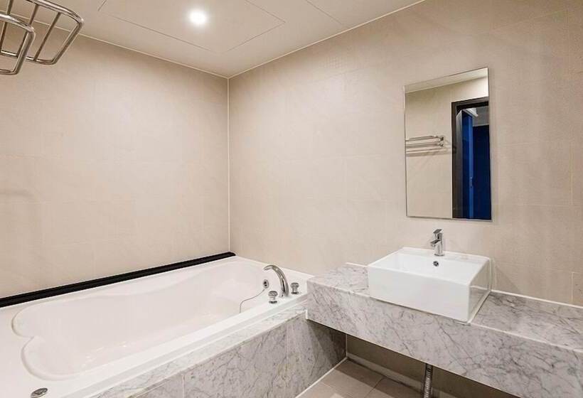 豪华房间, The One