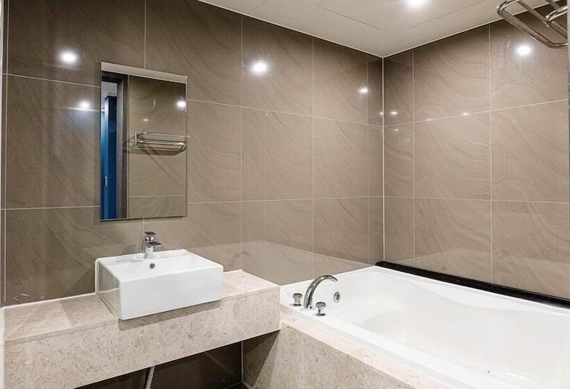 豪华房间, The One