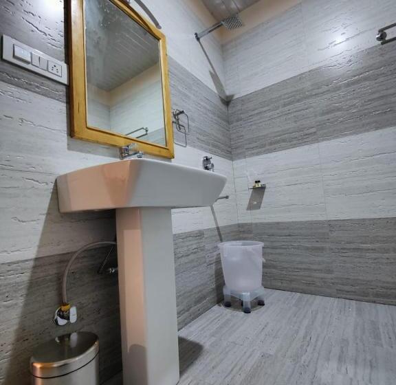 غرفة ديلوكس مزودة بشرفة, The Woodpecker Inn Jibhi