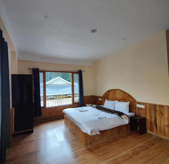 غرفة قياسية سرير كينج, The Woodpecker Inn Jibhi