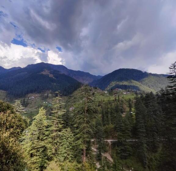 غرفة كلاسيكية رباعية, The Woodpecker Inn Jibhi