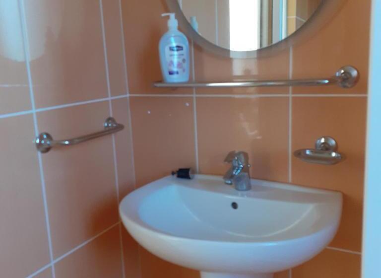 غرفة عائلية, Green House