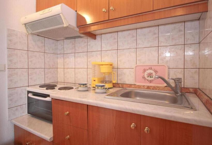 חדר סטנדרט עם מרפסת, Rooms To Let Spiropali