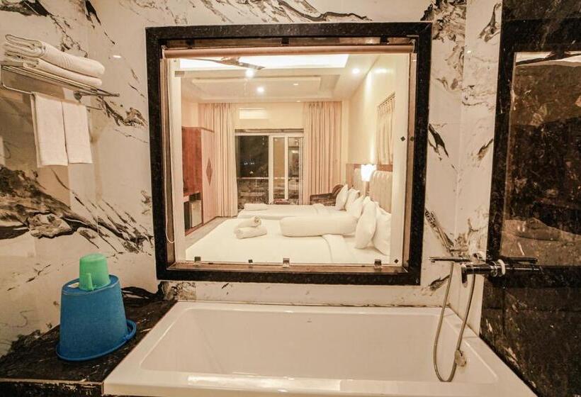 חדר דלוקס לשלושה, Sea Star Spa Resort On Beach