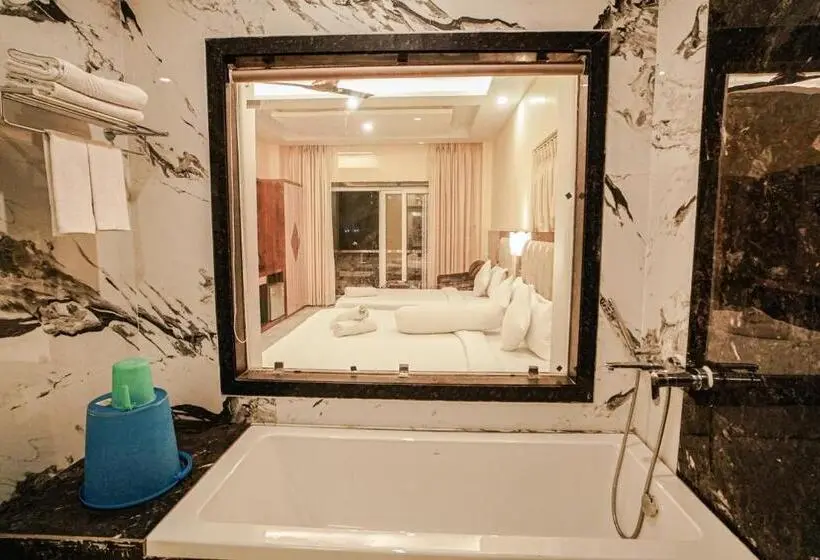 Deluxe Kolmen Hengen Huone, Sea Star Spa Resort On Beach