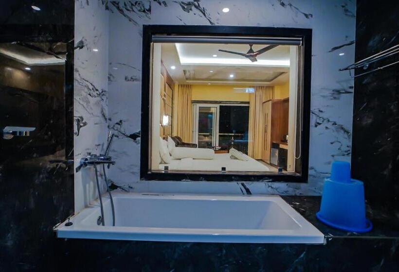 חדר דלוקס נוף לים, Sea Star Spa Resort On Beach