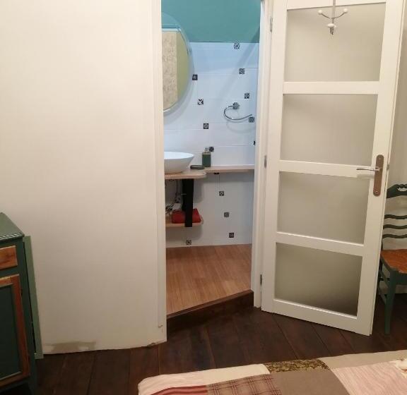 标准间, Au Logis De Véchillot