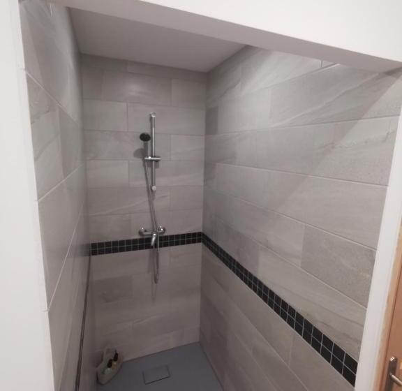 スタンダードルーム, La Chambre De Pousse