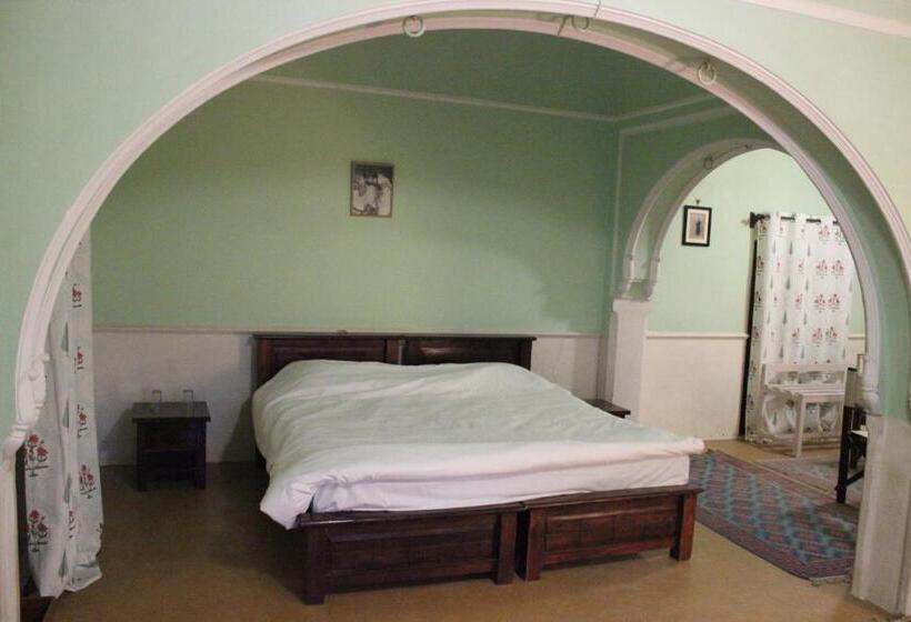 Quarto Estandar, Dundlod Fort