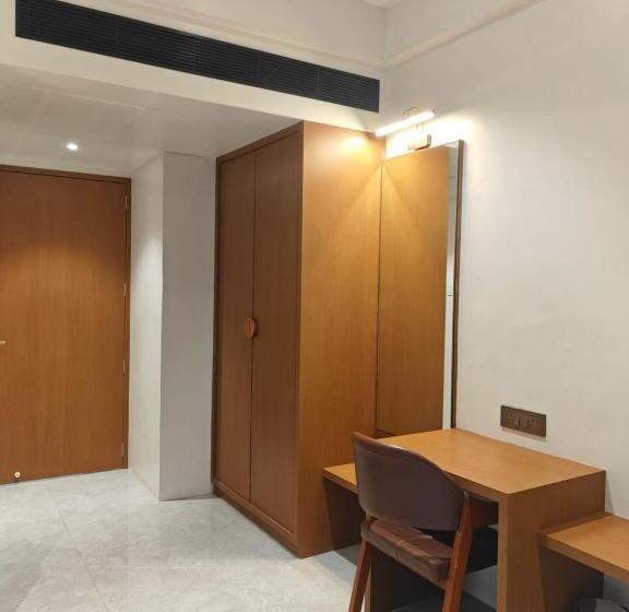 Háromágyas Comfort Szoba, The S Crown Somnath