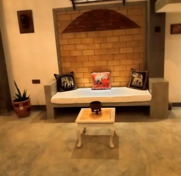 اتاق استاندارد, The Brick Wonder