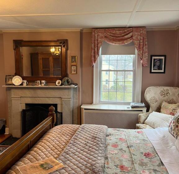 اتاق لوکس, Antique1242 British Bed & Breakfast