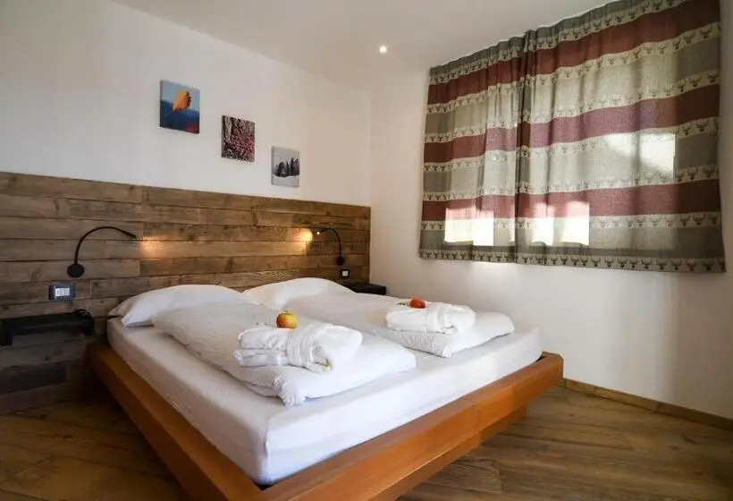 Standard Kolmen Hengen Huone, Abete Rosso