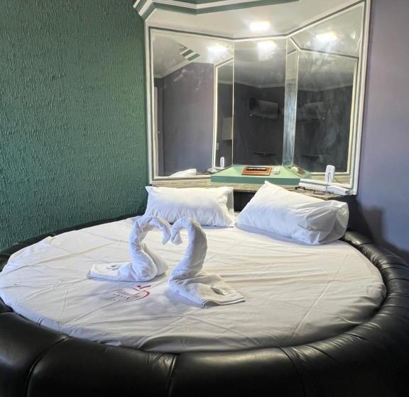 غرفة قياسية, Paradise