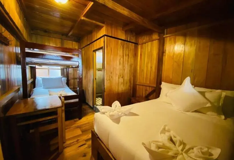 Economy Quadruple Room, Guayabo Hostal Mindo