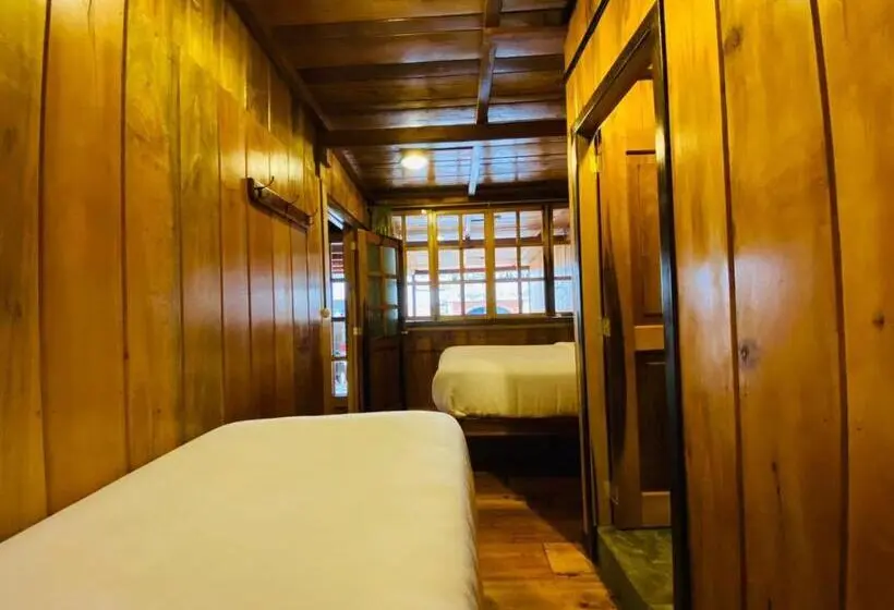 اتاق ساده سه‌ نفره, Guayabo Hostal Mindo