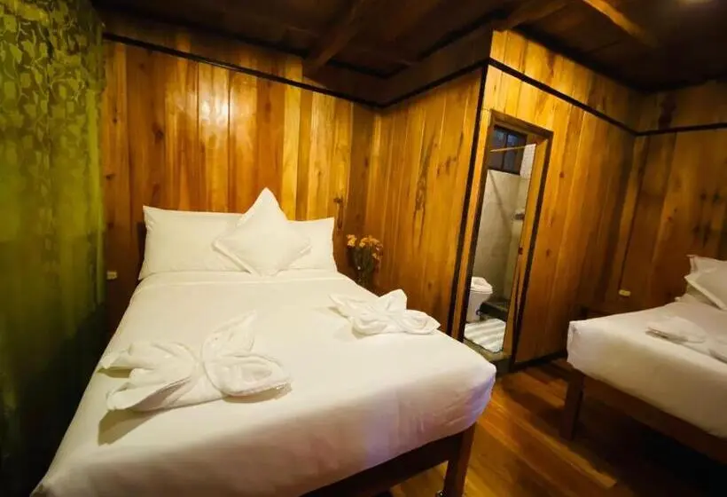 اتاق ساده سه‌ نفره, Guayabo Hostal Mindo