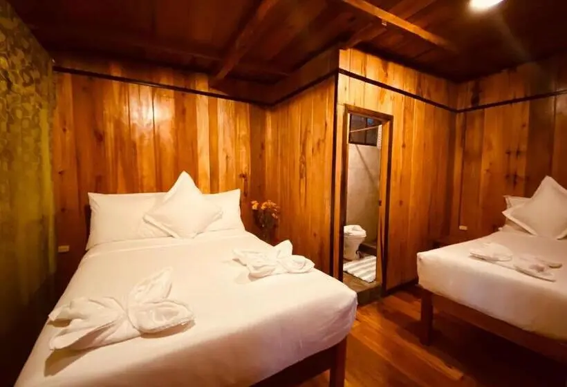 اتاق ساده سه‌ نفره, Guayabo Hostal Mindo