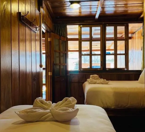 اتاق ساده سه‌ نفره, Guayabo Hostal Mindo