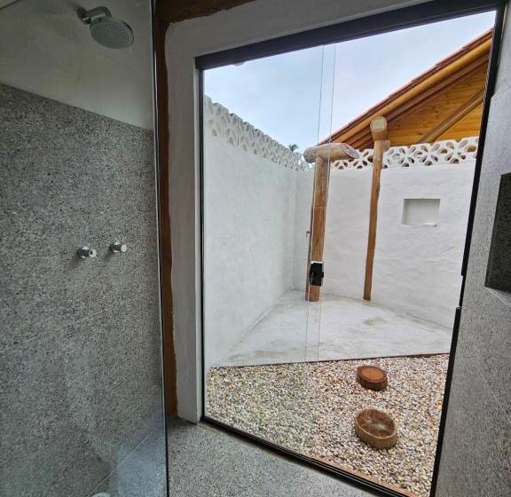 غرفة قياسية ثلاثية, Casa Caroá   Chalé 2