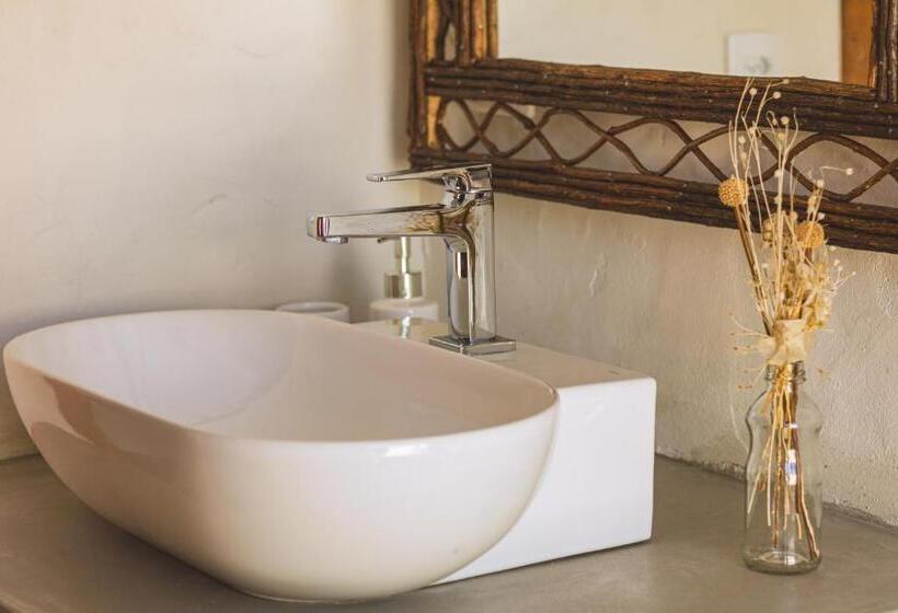 غرفة قياسية ثلاثية, Casa Caroá   Chalé 2