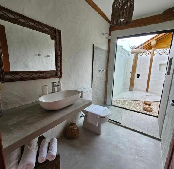 غرفة قياسية ثلاثية, Casa Caroá   Chalé 2