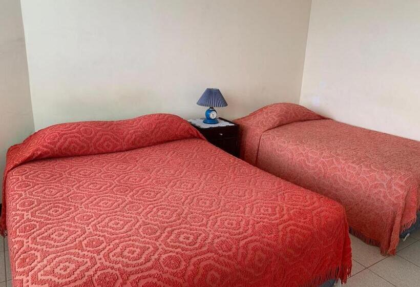 اتاق استاندارد سه نفره, Moderno Coroico
