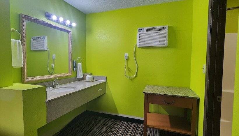 标准间, Executive Inn