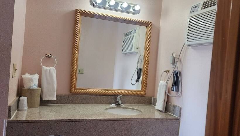 标准间, Executive Inn