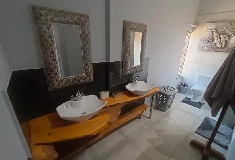 Family Suite, Clyde S On Dale Guest House