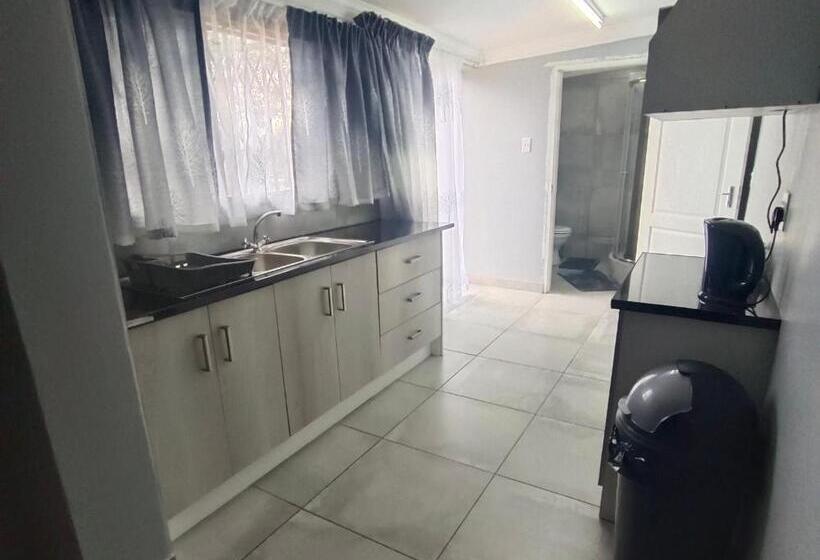 Номер Superior Кровать Кинг, Clyde S On Dale Guest House