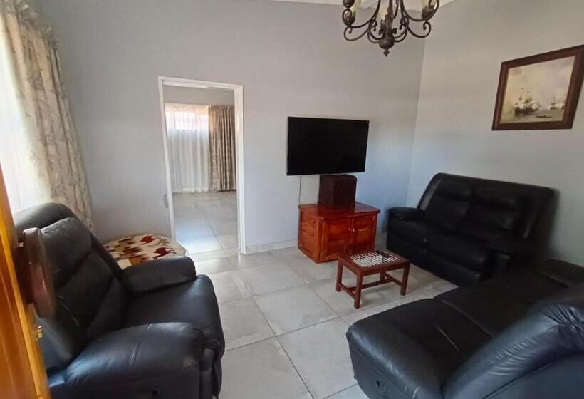 Family Suite, Clyde S On Dale Guest House