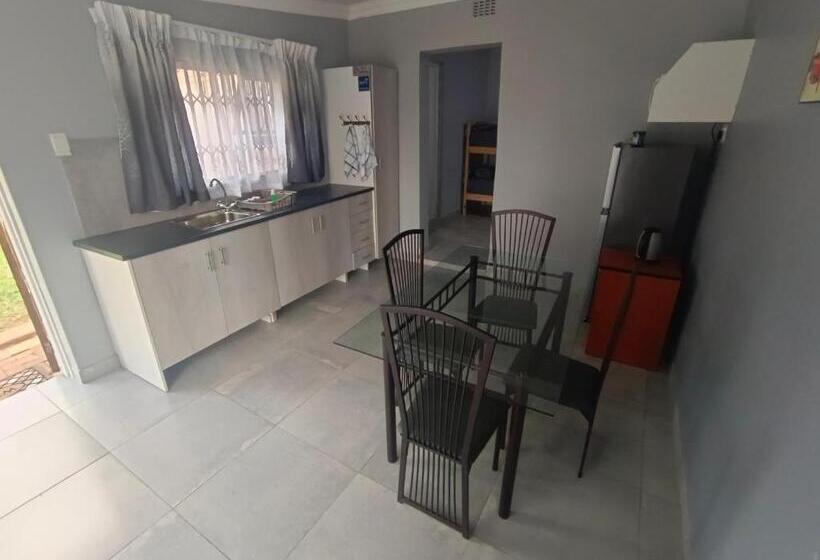 Полулюкс Повышенной Комфортности, Clyde S On Dale Guest House