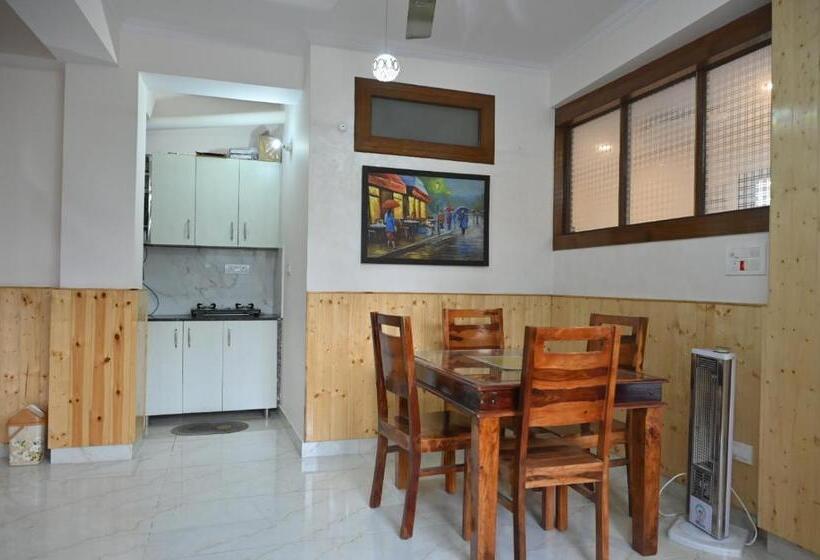 スタンダードルーム, Hazelwood Kandaghat