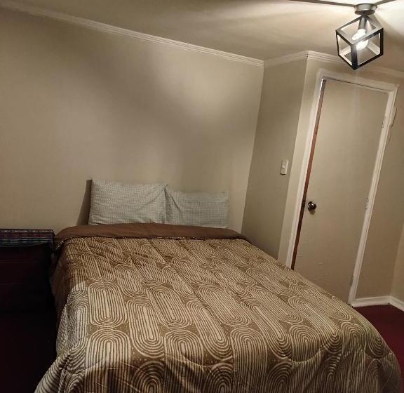 غرفة قياسية مزوَّدة بشُرفة, Molino Rojo Hostel